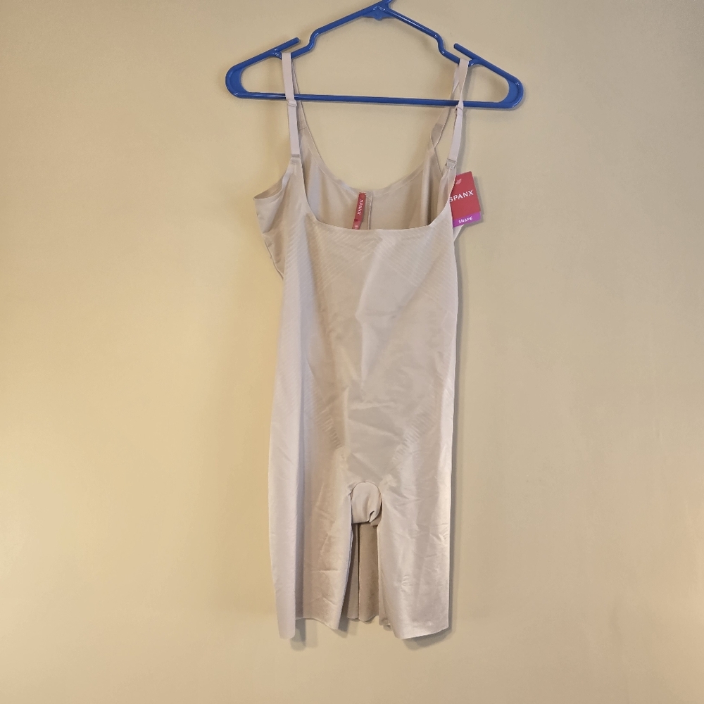 Spanx Soft Nude Open-Bust Mid-Thigh Shaping Bodysuit WOMENS SIZE Large 10235R